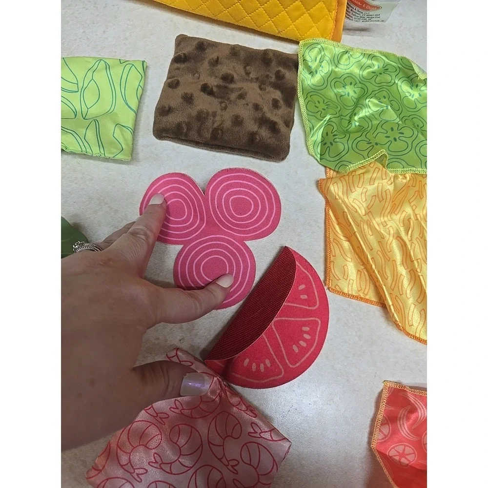 Melissa & Doug Multi-Sensory Soft Taco Fill & Spill Travel Infant Toddlers Toy‎